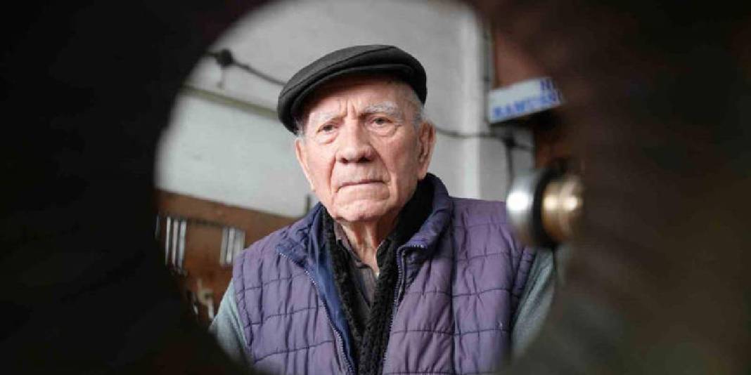 Kim der 88 yaşında diye? 74 yıllık meslek hayatıyla gençlere taş çıkarıyor! 1